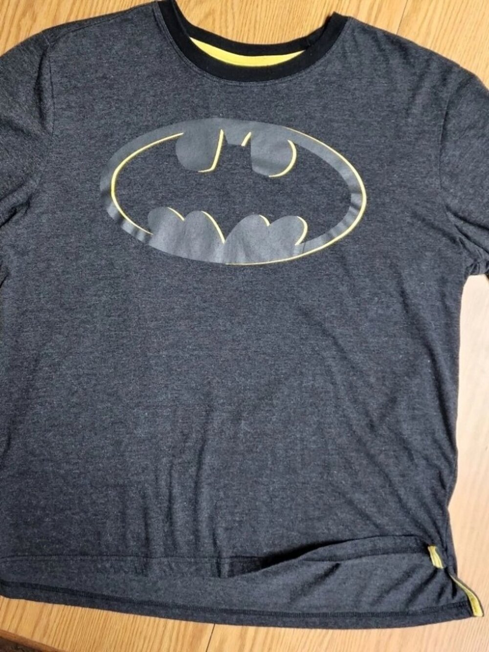 Batman Tee Shirt Back With Yellow Graphic Size Large